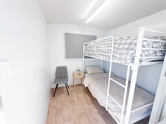 03 962S Bedroom