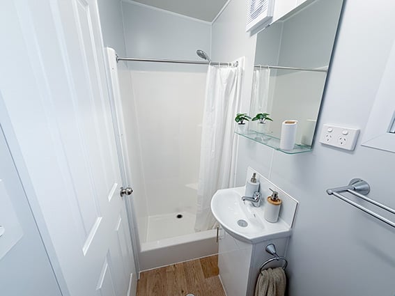 05 962S Bathroom