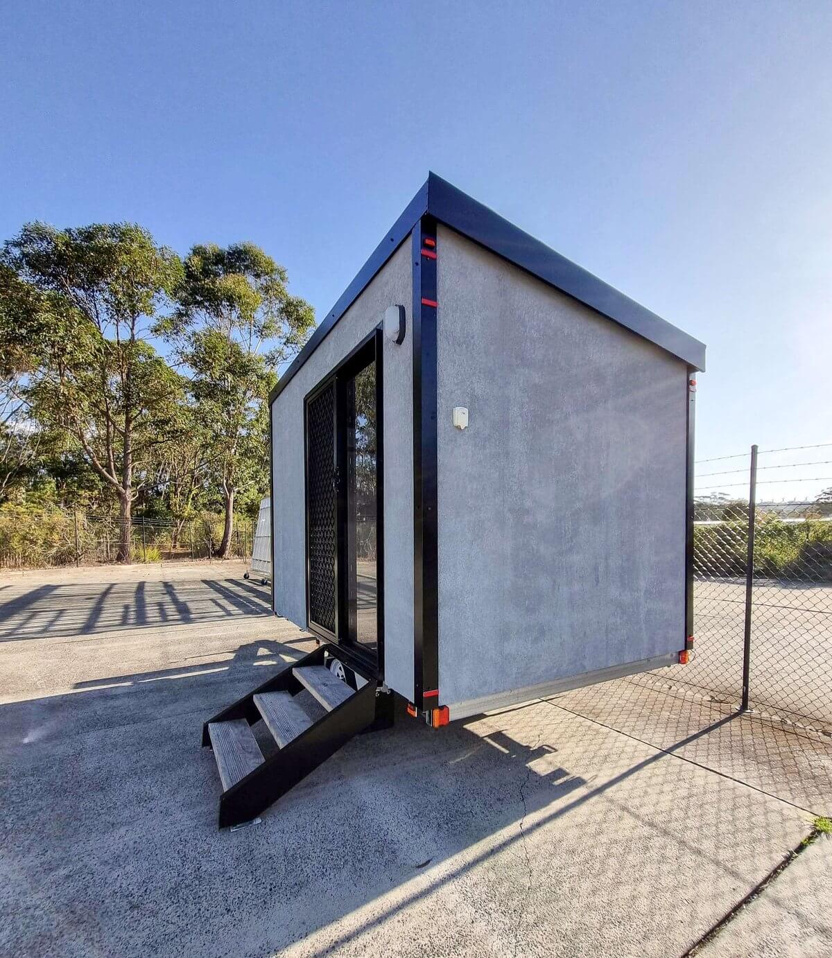 361R Studio Suite - Exterior