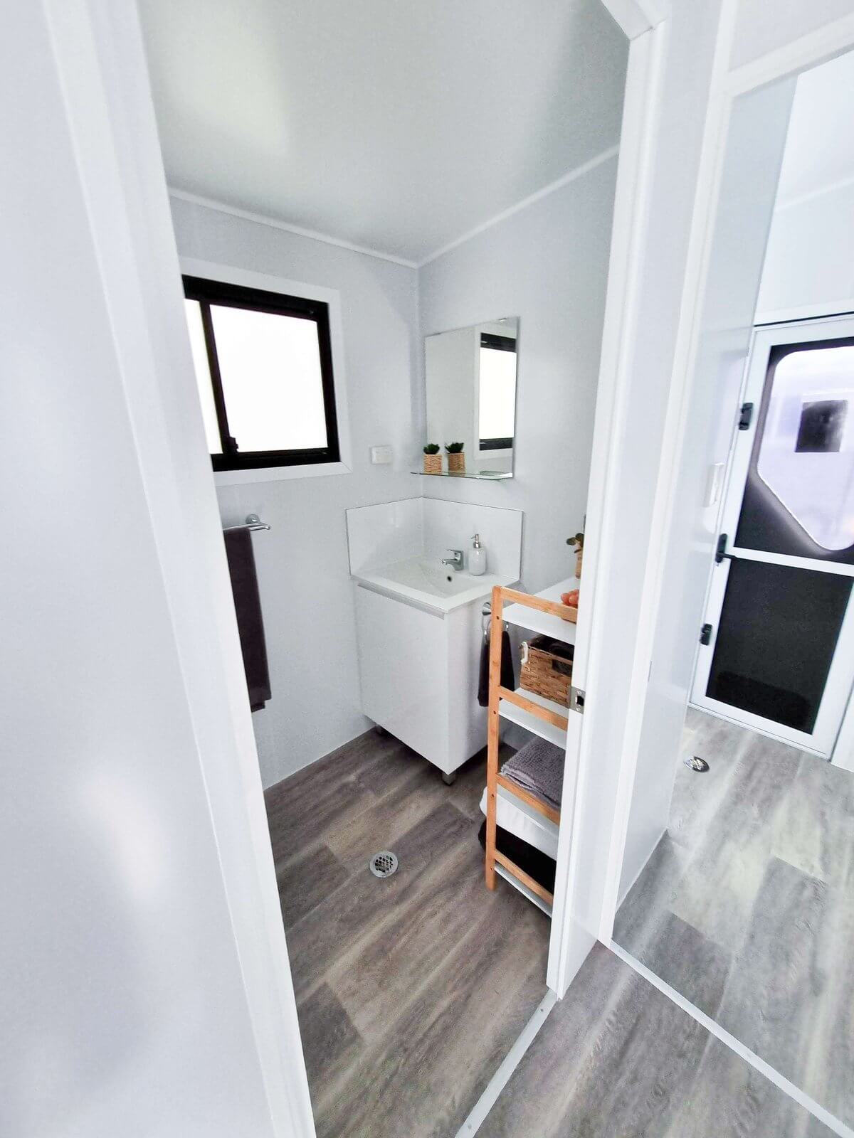VanHomes 1062B In Stock