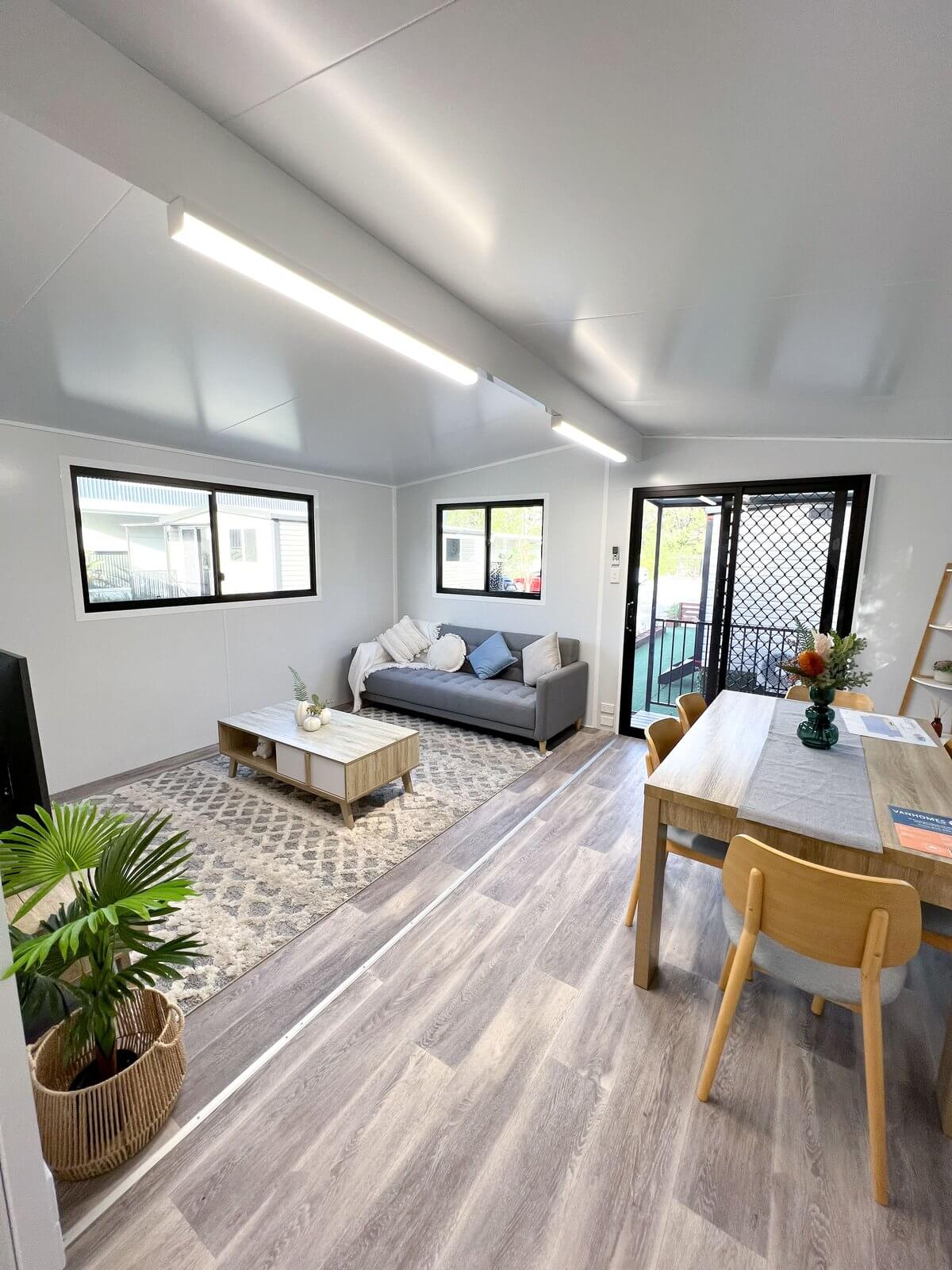 VanHomes 1062B In Stock