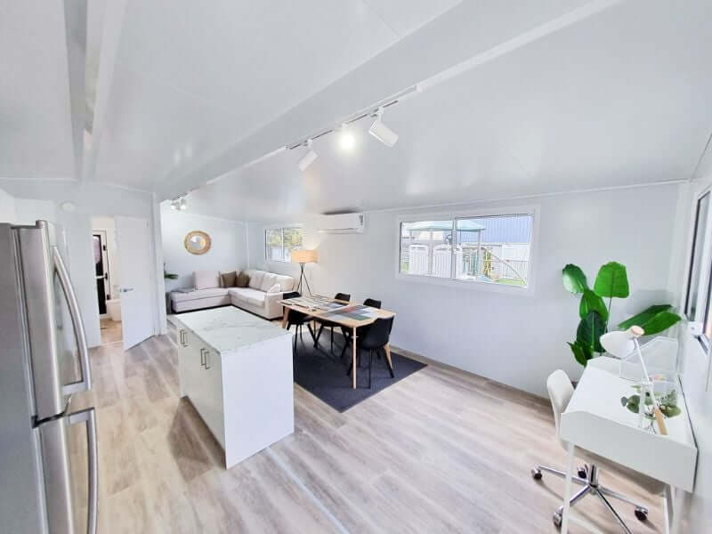 VanHomes 842D Double Expanding Suite