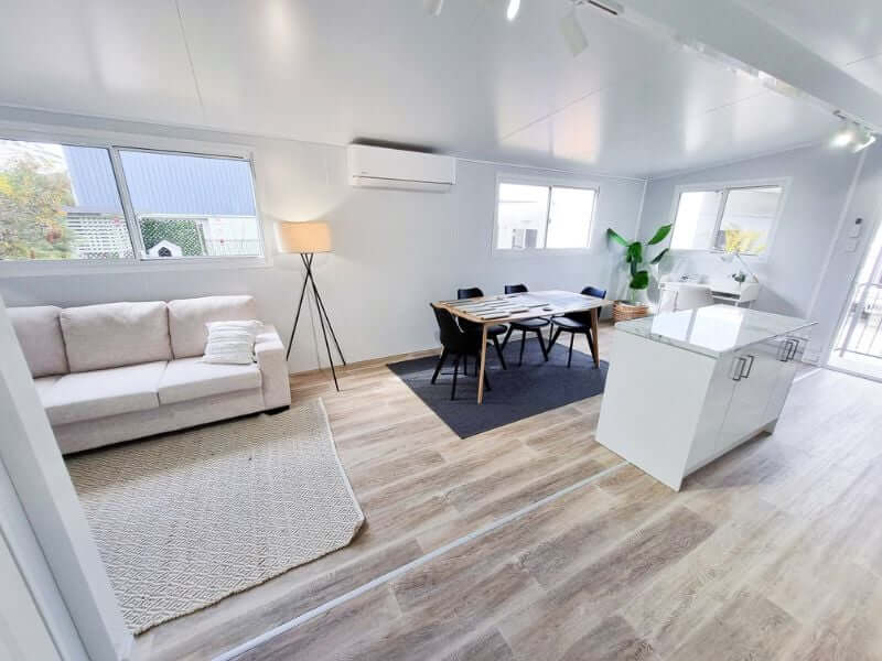 VanHomes 842D Living Area