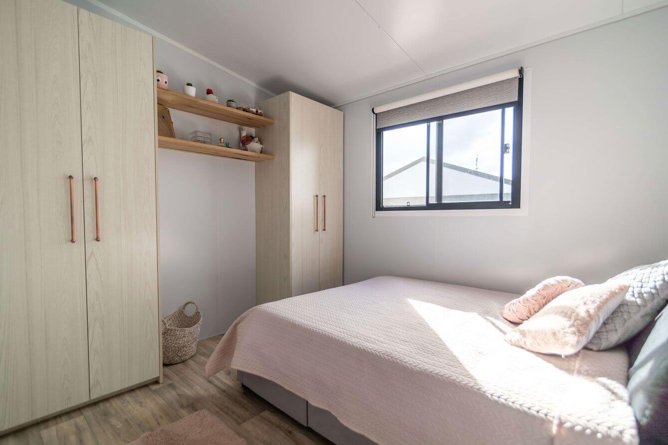 Vanhomes bedroom with window